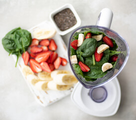 spinach, banana and strawberry smoothie ingredients