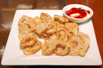 Fried calamares squid rings with ketchup and mayonnaise dip