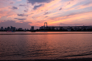 夕暮れのレインボーブリッジ