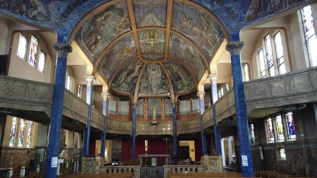 Vichy (Allier, France) - Vue int&eacute;rieure de l'&eacute;glise art d&eacute;co Saint Blaise ou Notre Dame des malades