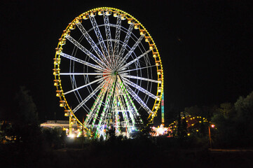 Riesenrad auf der Salzburger Dult bei Nacht Langzeitbelichtung