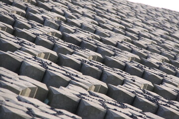 Pattern of dyke reinforcing vowels seen from below.
