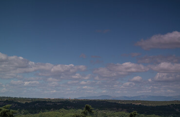 Fototapeta na wymiar niebo niebieskie chmury na zewnątrz natura błękit góry