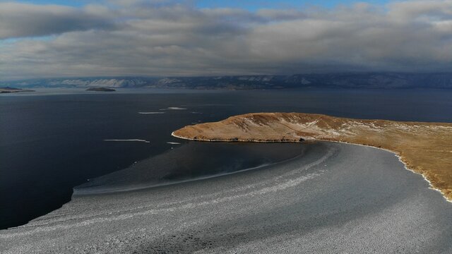 Bucht auf Olchon im Winter, Baikalsee