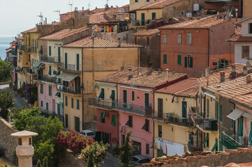 Naklejka premium scorcio di paese dell elba