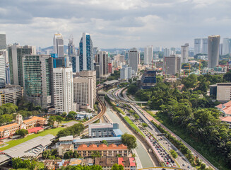 Naklejka premium Panorama z drapaczami chmur w stolicy Malezji, Kuala Lumpur.