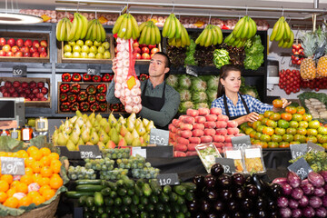 Fototapeta na wymiar Two sellers laying out vegetables
