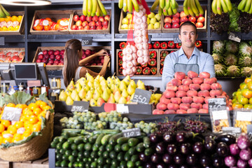 Fototapeta na wymiar Man selling fruits and vegetables