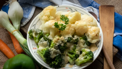 Blumenkohl Broccoli mit Parmesan überbacken