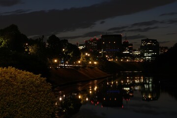 皇居内堀通り夜景　皇居お堀　麹町方面