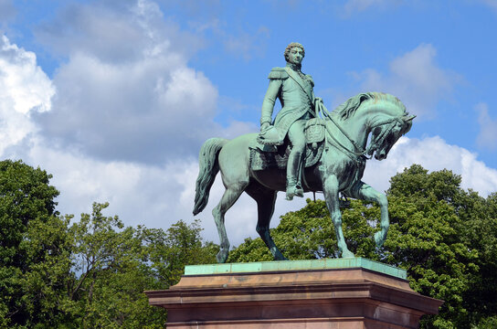 Royal Palace and statue of King Karl Johan XIV in Oslo, Norway.