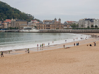 La Concha beach in San Sebasti&aacute;n with people walking in winter, Donosti, Espa&ntilde;a