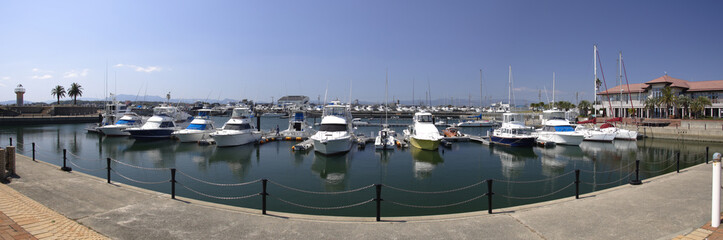 Fototapeta premium パノラマ撮影した港の漁船