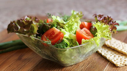 Green salad and tomato, Lettuce leaves
