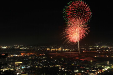 日本の夏。花火。夜景