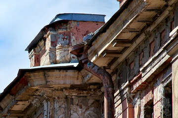 a roof of an old abandoned building