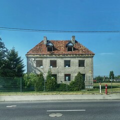 house on the street. Abandomed and scary.  - obrazy, fototapety, plakaty