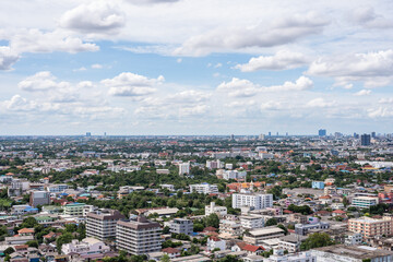 Obraz premium The Bangkok cityscape from skyscraper view with clouds and blue sky.