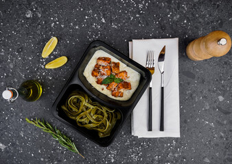 Stew with souse and noodles