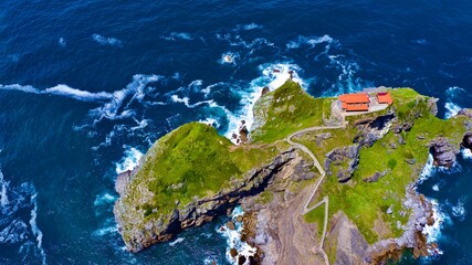 San Juan de Gaztelugatxe, cuyo nombre significa 