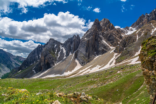Il bivacco Valmaggia e il monte Oronaye in Valle Maira, provincia di Cuneo