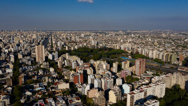 Parque entre los edificios