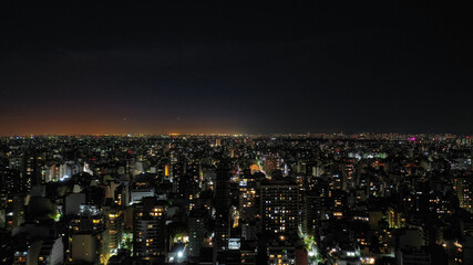 Fototapeta na wymiar Ciudad iluminada vista desde el cielo.