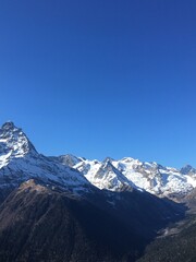 Photo of a mountain landscape in winter, with elements of snow.