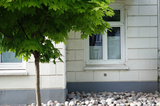 Erdgeschosswohnung mit Sichtschutz am Fenster