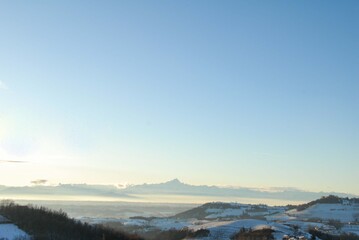 Fototapeta na wymiar View of the Langhe hills with snow