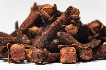 A pile of cloves