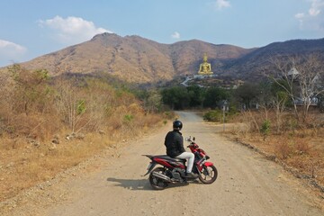 Fototapeta premium Wat Khao Wong Prachan temple in Lopburi Thailand