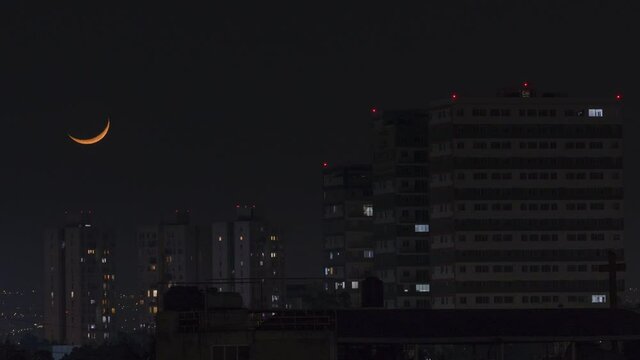 Luna ocult&aacute;ndose 