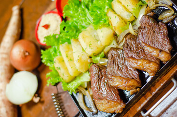 porção de picanha com mandioca