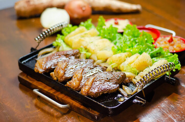 porção de picanha com mandioca