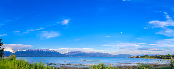 Picturesque Utah lake shore panorama day light