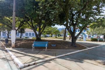 Centro hist&oacute;rico de S&atilde;o Sebasti&atilde;o no litoral Norte de S&atilde;o Paulo durante a pandemia do covid-19. Lugares vazios e comercio fechado, ruas desertas.