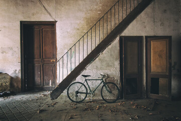 Fototapeta na wymiar bicycle in front of a brick wall