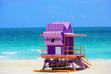 Naklejka premium Miami South Beach skyline. Lifeguard tower in colorful Art Deco style and Atlantic Ocean at sunshine. World famous travel location.