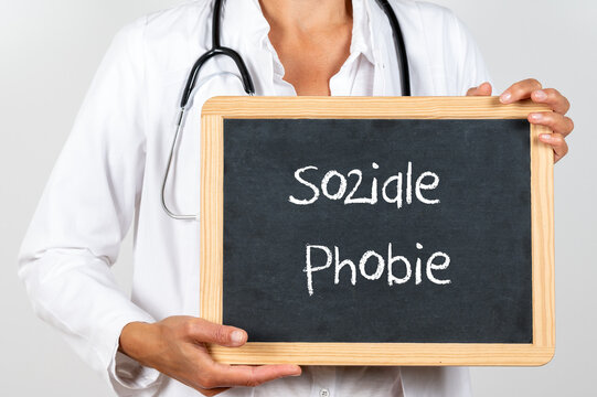 Arzt mit einer Tafel Soziale Phobie