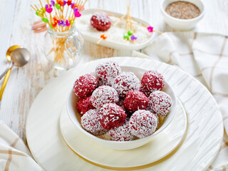 No-bake berry bliss balls with peanut butter