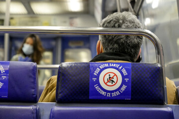 Sticker in Paris Metro during Covid-19 pandemic