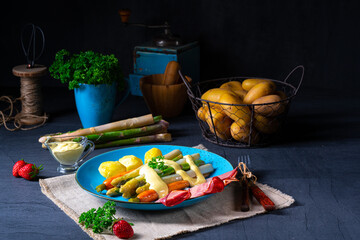 Asparagus with black forest ham, carrots and hollandaise sauce.