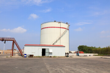 Obraz premium Storage tank in a factory