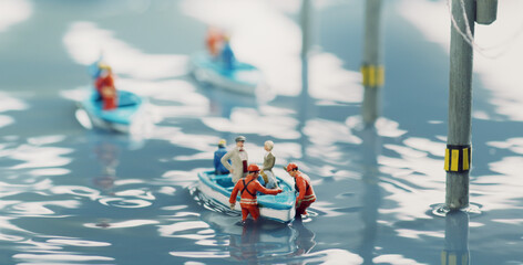 水害にあった街と救命ボートで救助活動をするジオラマの風景