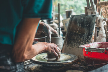 Création d'une poterie artisanale, méthode japonaise du Raku