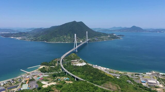 青空の瀬戸内海に架かる多々羅大橋の4Kドローン空撮（しまなみ海道）