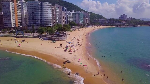 Encontro da Praia da Costa e Praia da Sereia, Vila Velha, Esp&iacute;rito Santo, Brasil. Drone shot using two camera moviments.