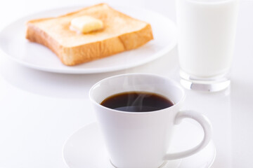 ホットコーヒーとバタートースト