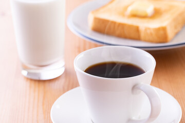 ホットコーヒーとバタートースト